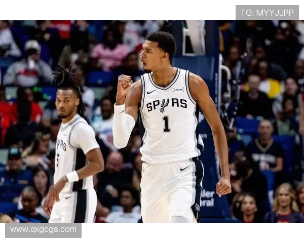 文班亚马首场比赛表现耀眼五次盖帽和隔扣字母哥引发热烈讨论