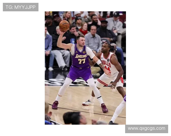 湖人对决公牛浓眉领衔球队争夺胜利的精彩瞬间回顾