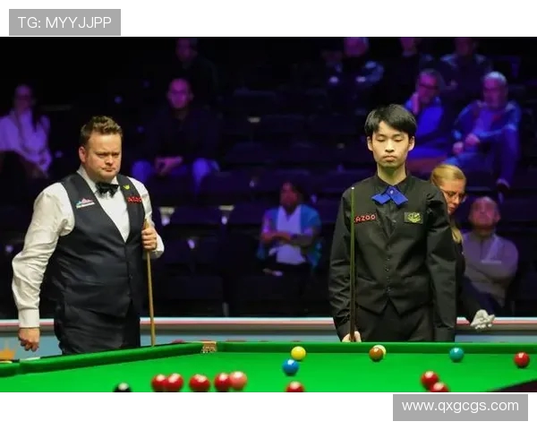颜丙涛与墨菲激战正酣谁能在斯诺克赛场上笑到最后